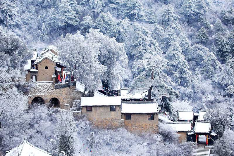 山西盂县：雪后银装素裹美景如诗如画