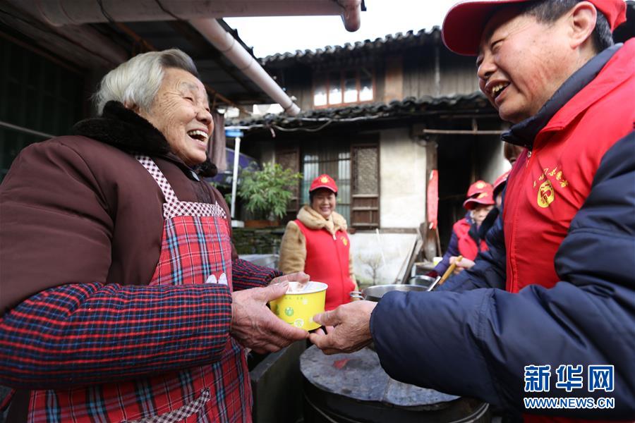 合肥：腊八粥飘香 真情暖寒冬