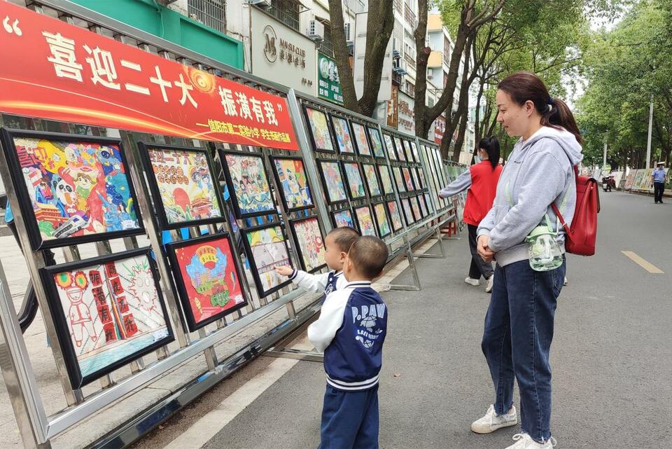 【客户端转发】减负不减质 信阳市潢川县举办2022年青少年艺术节书画展