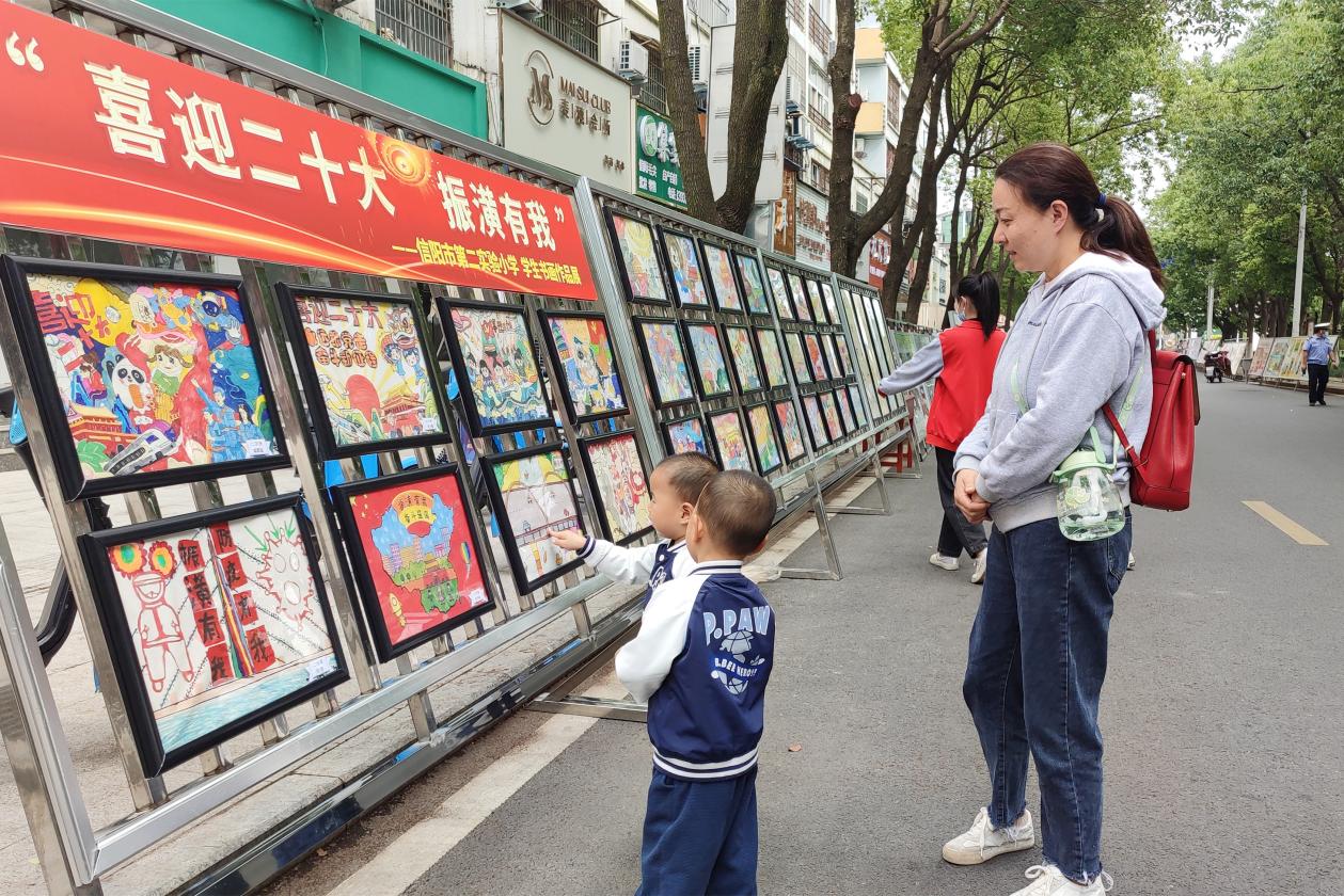 【客户端转发】减负不减质 信阳市潢川县举办2022年青少年艺术节书画展