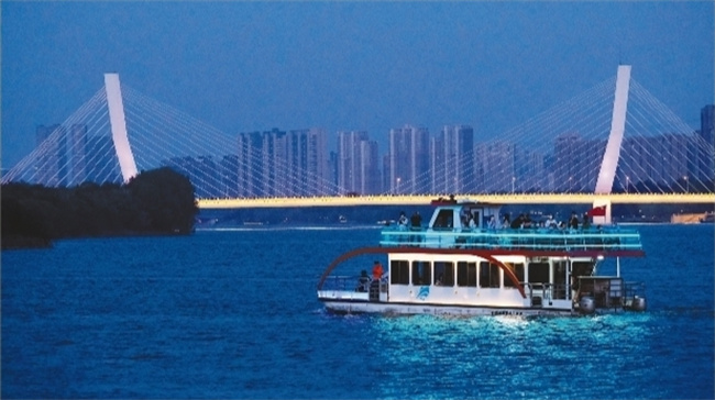 沈阳市：泛舟浑河 遍览美景_fororder_e127c3d7-19ee-407a-803f-f6a286465acf