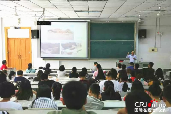 图片默认标题_fororder_为大学书法学院师生讲课_副本