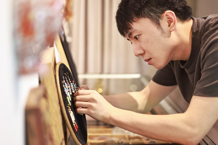 Filigree Mosaic Craftsman in Southwest China's Chongqing