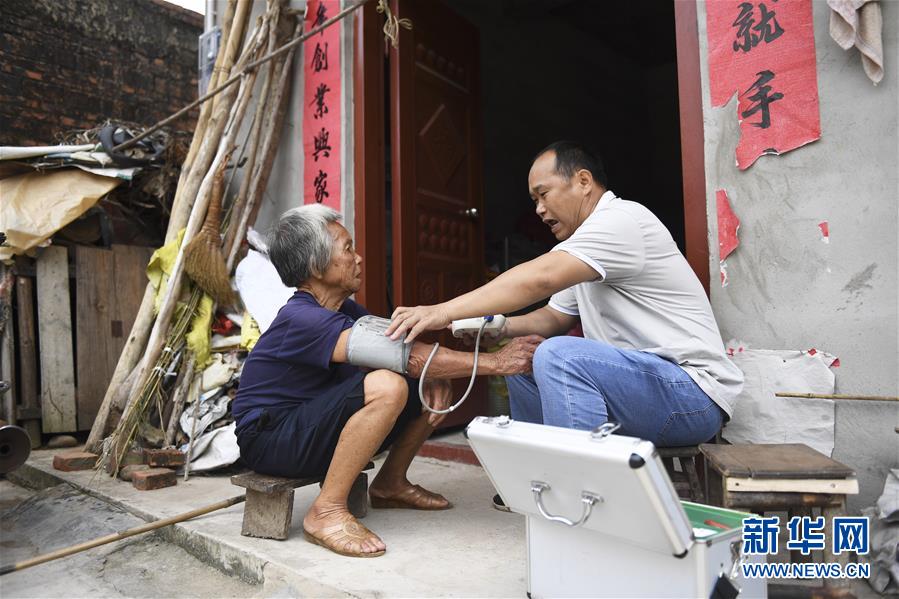 行走山乡 守护健康