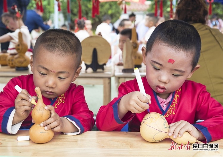 高台：幼儿园“开蒙礼”感受国学经典_fororder_1