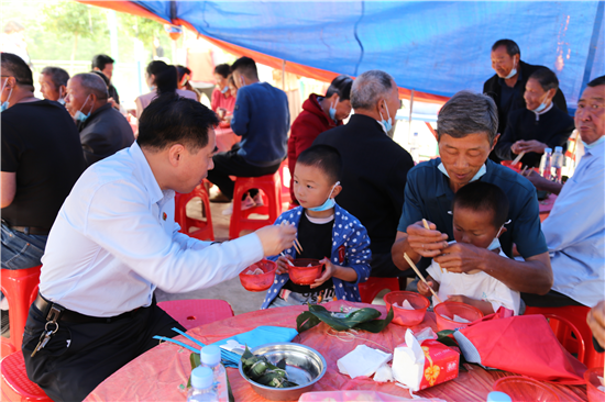 信阳市委网信办赴固始县柳林村开展“支部联支部”活动_fororder_图片4