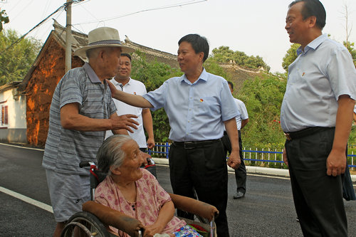 【河南供稿】河南郏县86岁老人王中堂伺候瘫痪老伴38年 情动人间