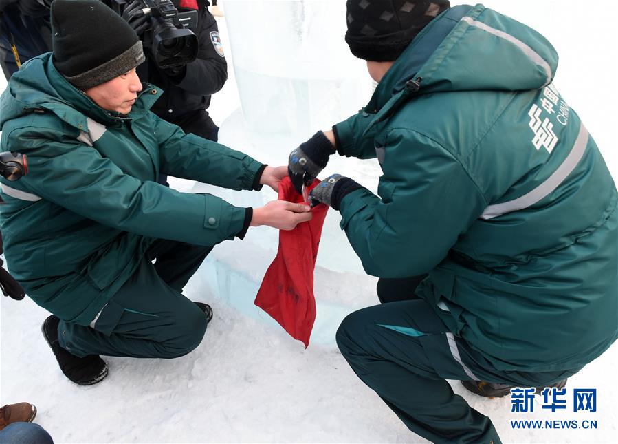 “超级”冰邮筒亮相哈尔滨冰雪大世界