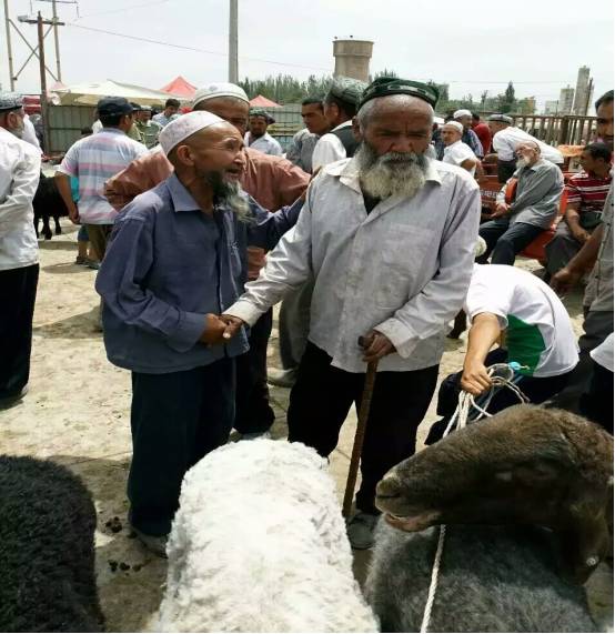 炸馓子、穿新衣、去拜年……新疆各地欢度肉孜节