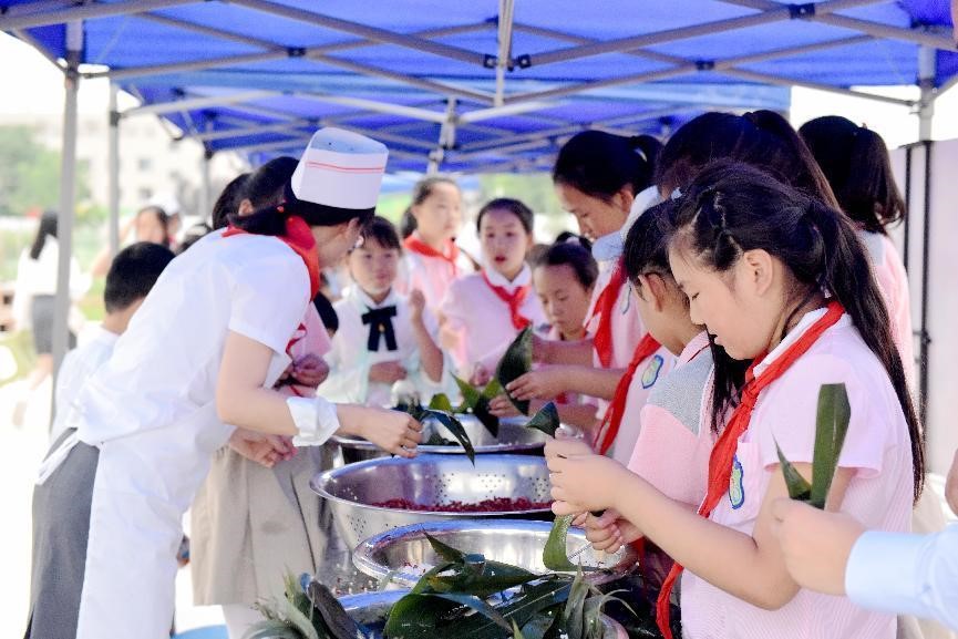 西安国际港务区187名少年光荣入队 实践基地体验劳动快乐_fororder_11