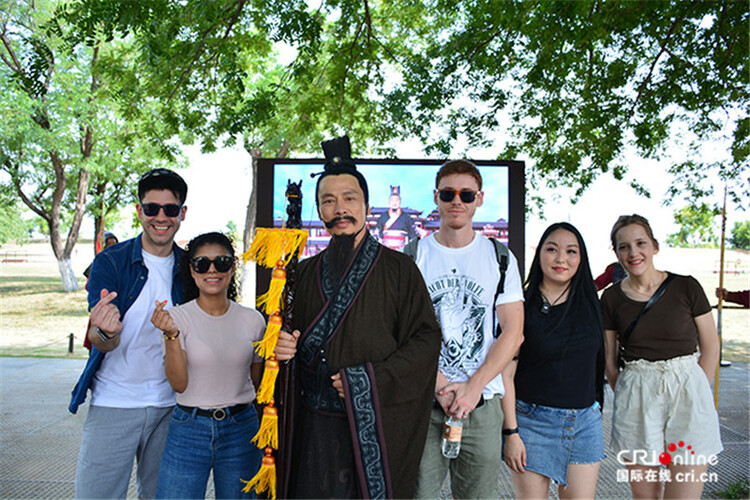 International Experience Officers Explore Weiyang Palace National Archaeological Site Park to Learn about Chang'an of Han Dynasty_fororder_图片7