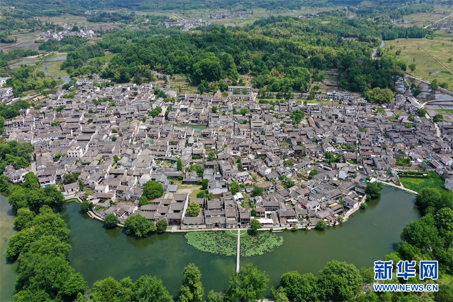 夏日宏村景如画