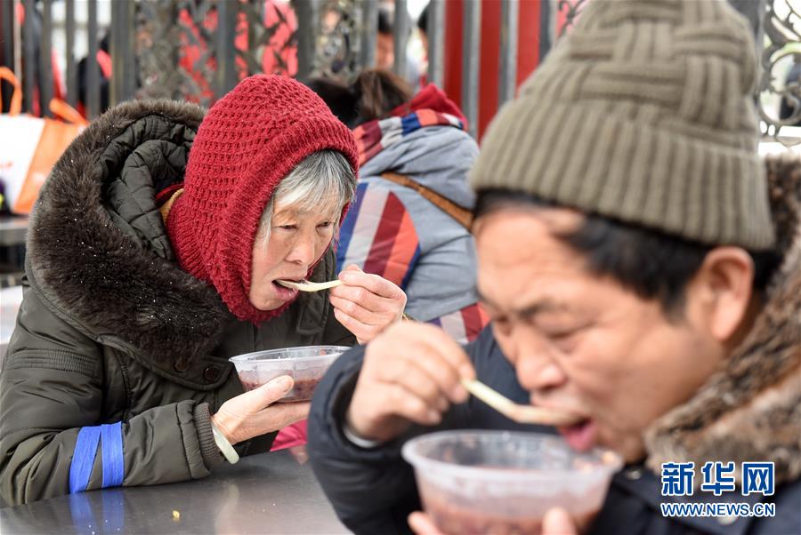 全国各地迎腊八 粥香暖寒冬