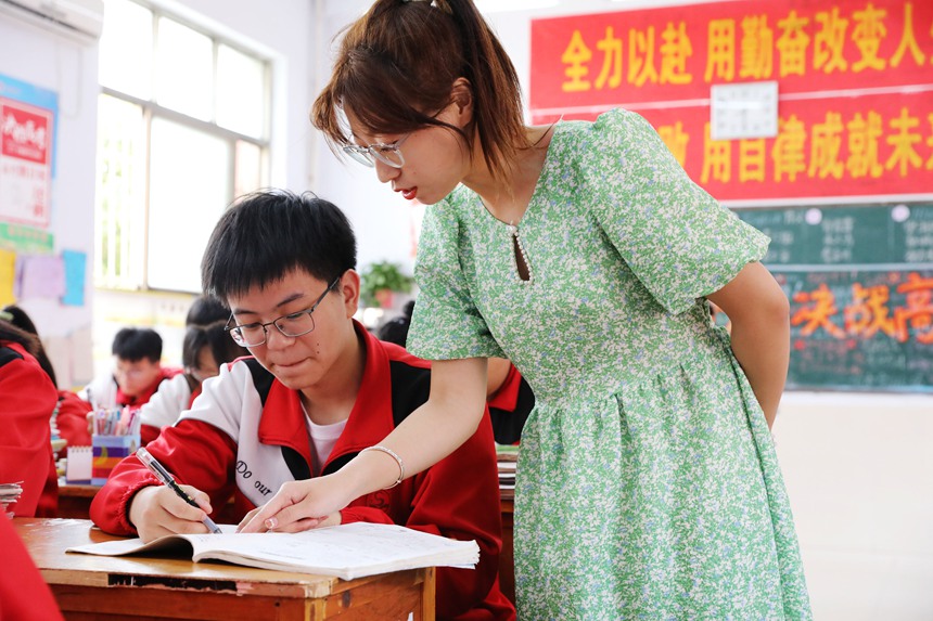 河南学子冲刺高考 信心满满