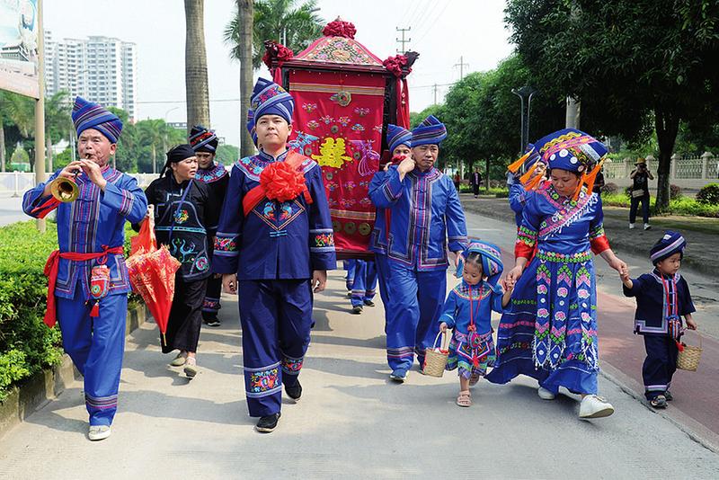 广西南宁：非遗传承 这场壮族婚礼妙趣横生