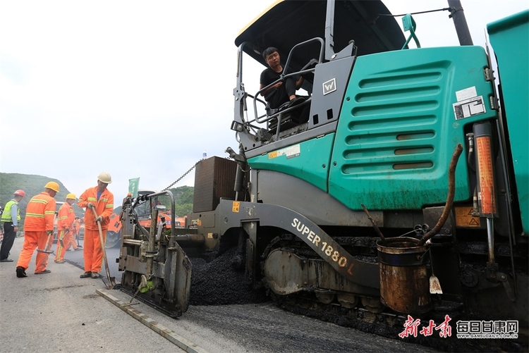 【平凉】炎炎夏日 平凉高速公路养护施工忙_fororder_4