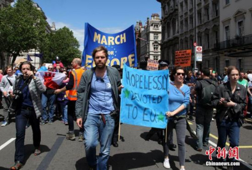 英国政府拒绝举行二次脱欧公投 称此前公投有效