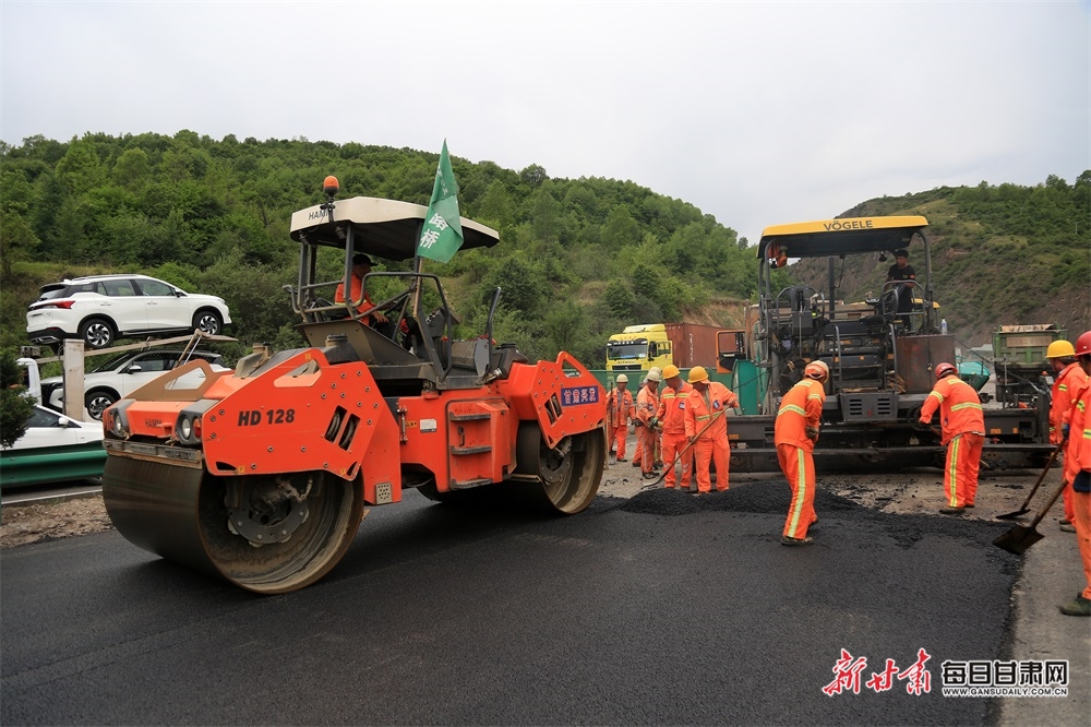 【平凉】炎炎夏日 平凉高速公路养护施工忙_fororder_5