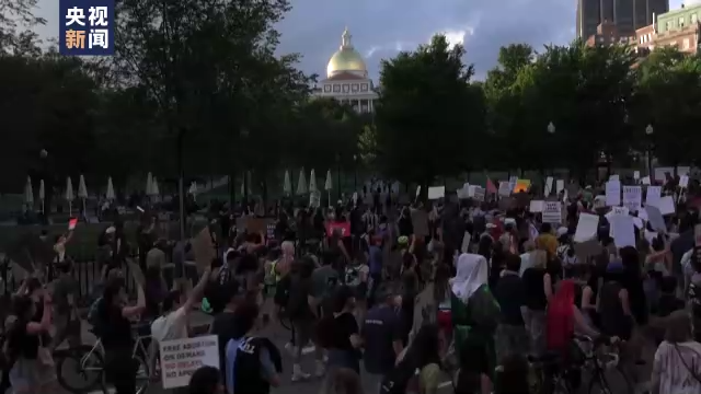 美国得州“移民卡车”悲剧遇难人数超50人 两党上演“甩锅绝技”