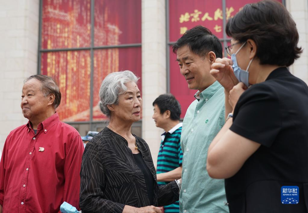 北京人艺举办建院70周年纪念座谈会