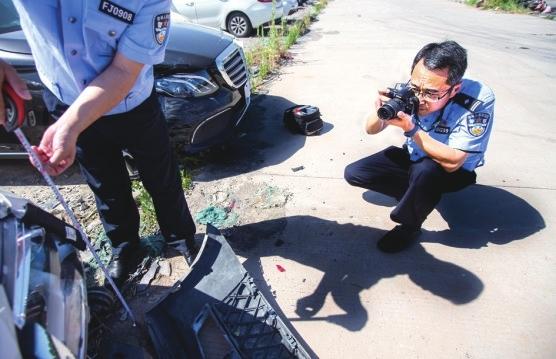 警徽一线映初心系列报道——看你往哪儿跑