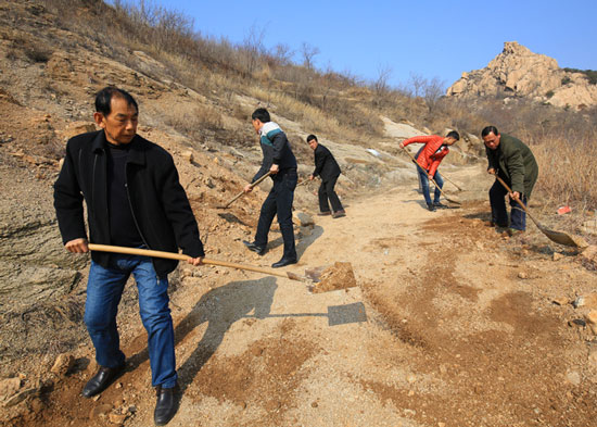 “愚公书记”吴长洲：18年劈山开出致富路