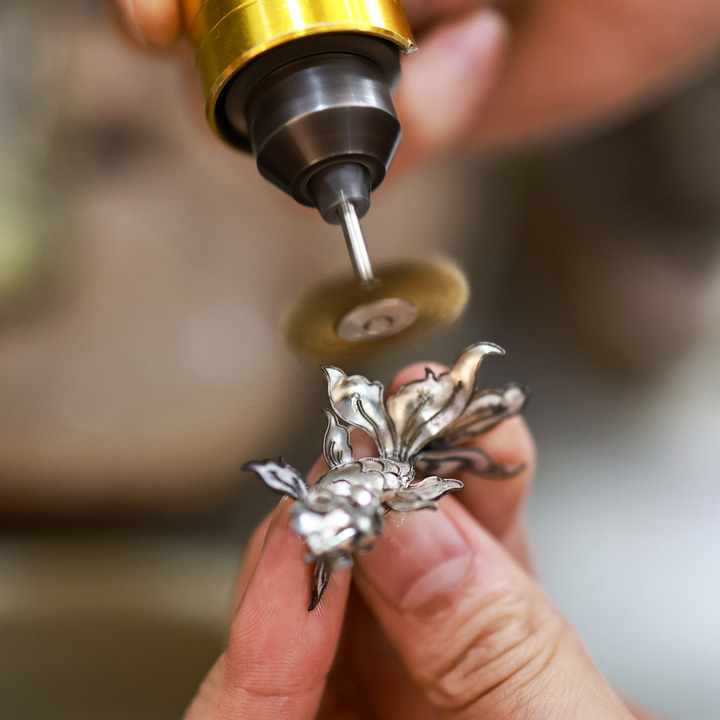 Filigree Mosaic Craftsman in Southwest China's Chongqing