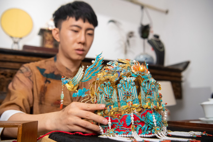 Filigree Mosaic Craftsman in Southwest China's Chongqing