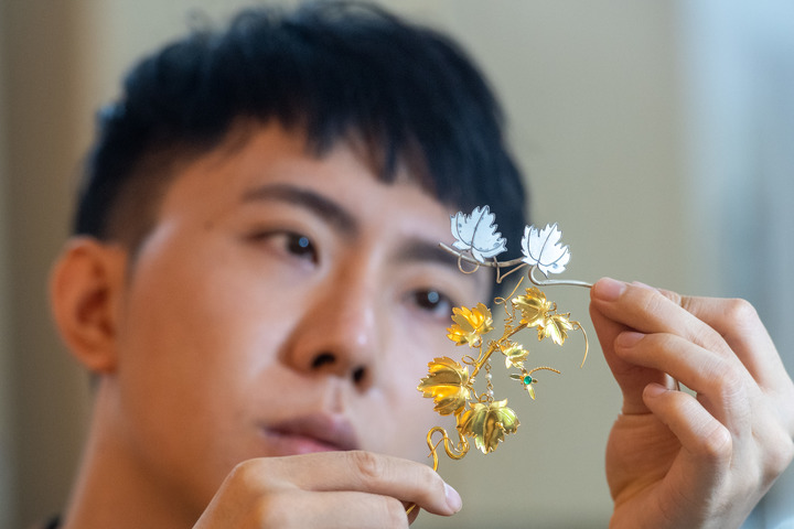 Filigree Mosaic Craftsman in Southwest China's Chongqing