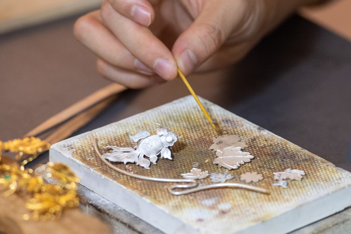 Filigree Mosaic Craftsman in Southwest China's Chongqing