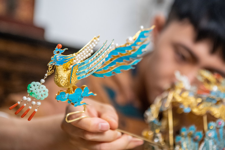 Filigree Mosaic Craftsman in Southwest China's Chongqing