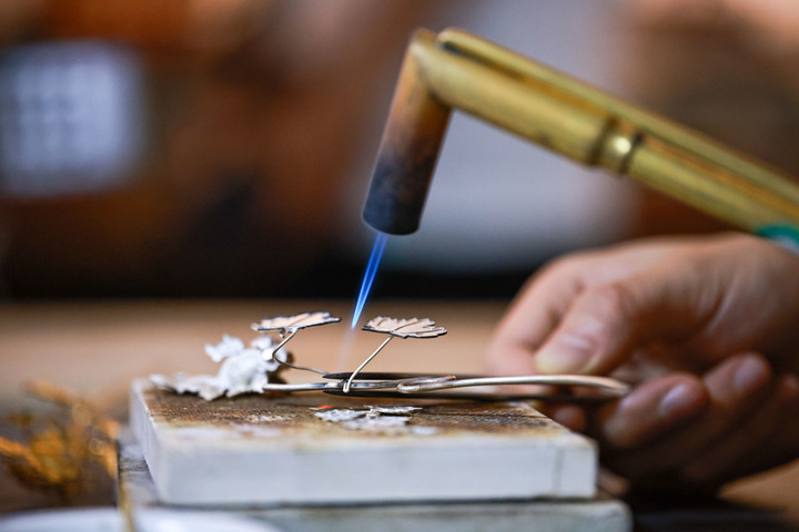 Filigree Mosaic Craftsman in Southwest China's Chongqing