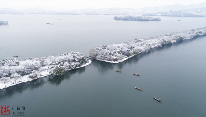 杭州落雪 航拍西湖宛若仙境