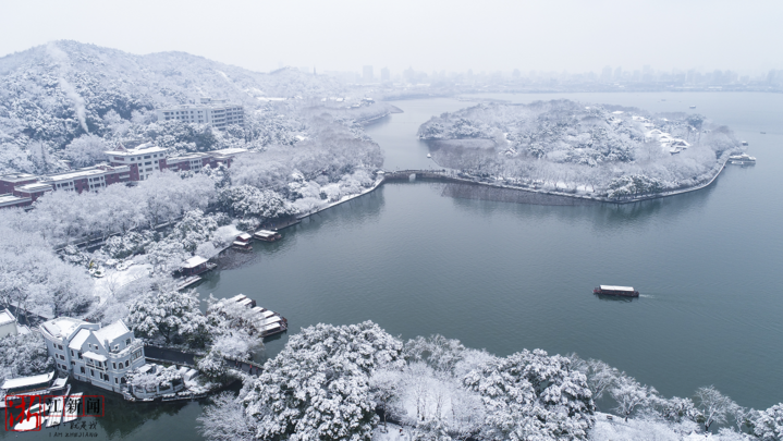 杭州落雪 航拍西湖宛若仙境