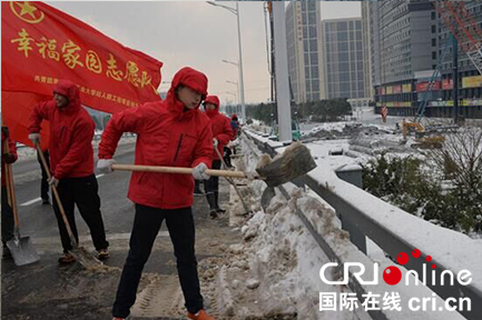 （已过审 供稿 平安江苏 三吴大地南京）中铁四局南京分公司雪后奋战保障市民出行安全