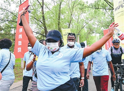 沈阳市第四届全民健身国际徒步节暨沈阳现代化都市圈第二届徒步大会启动 健康走起来，运动嗨起来！_fororder_1