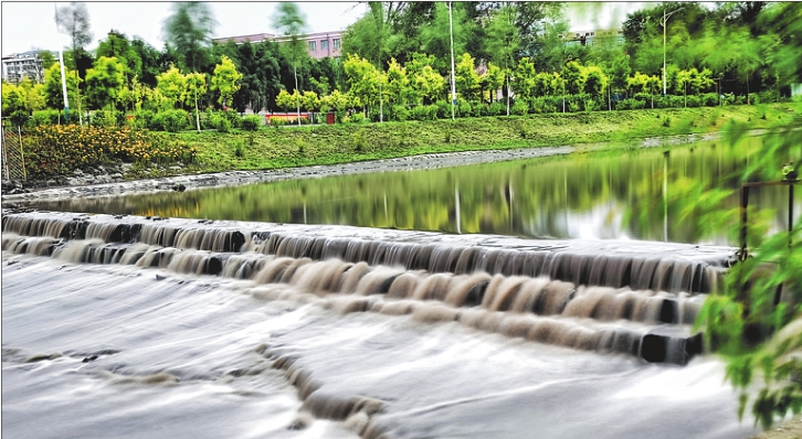 万宝河臭水沟变景观河 百姓出门见景