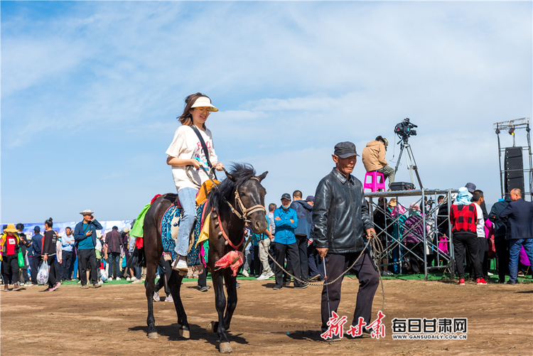 【焦点轮播图】牧歌悠扬 马蹄哒哒 武威天祝举办传统赛马大会_fororder_4