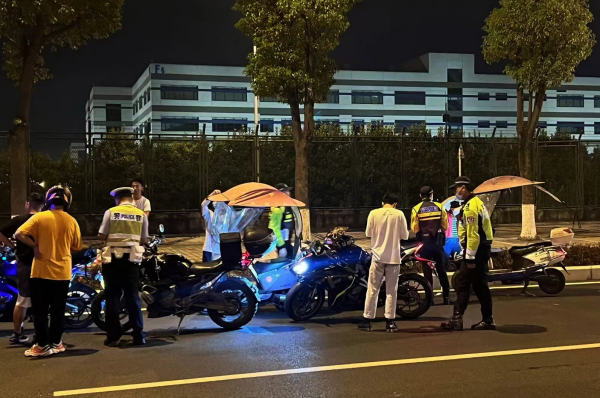 【原创】重庆高新交巡警深入推进“一盔一带”专项整治行动_fororder_图片19(1)