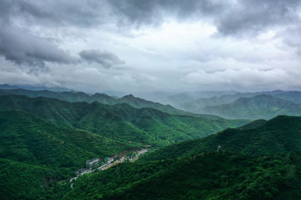 大雨瓢泼而至 淄博潭溪山再现云雾仙境