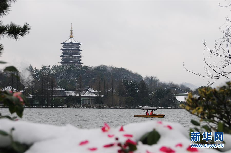 杭州西湖：残雪依稀寒意浓