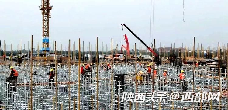 （转载）助力打造“西安制造业新引擎” 中建八局泾河新城智能电子产业园提前封顶