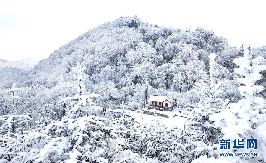 陕西汉中：雪后初霁紫柏山