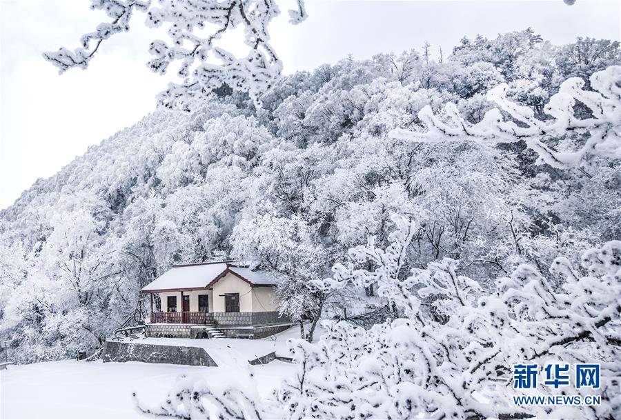 陕西汉中：雪后初霁紫柏山