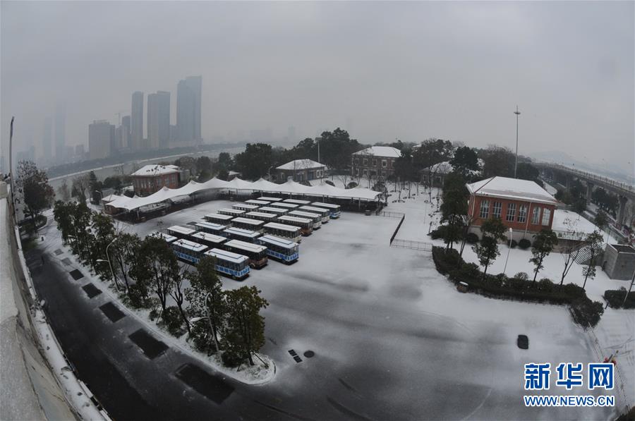 长沙：大雪“压” 城