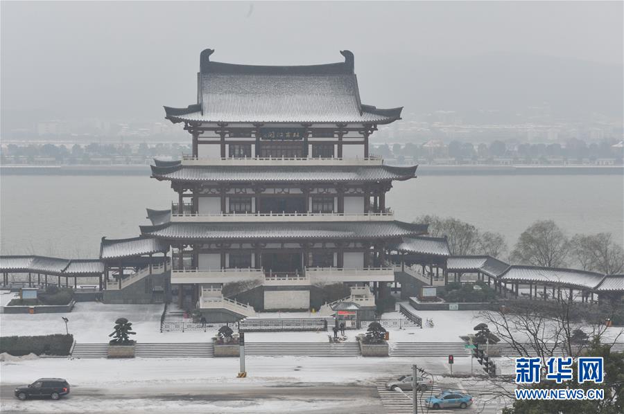 长沙：大雪“压” 城