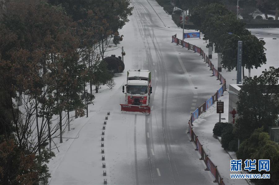 长沙：大雪“压” 城