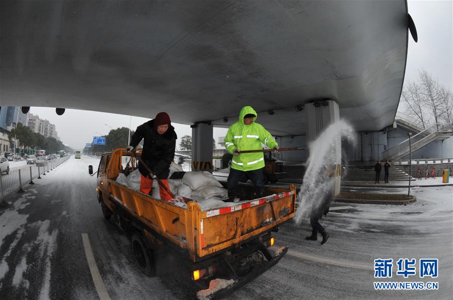 长沙：大雪“压” 城