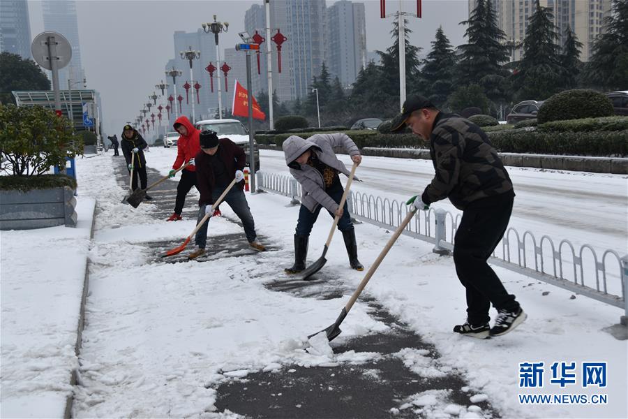 长沙：大雪“压” 城