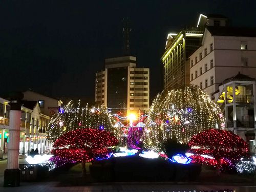 【区县联动】【黔江】黔江：迎春灯饰上场 营造节日浓厚氛围【区县联动】黔江：迎春灯饰上场 营造节日浓厚氛围